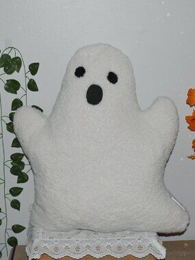 Novogratz Soft Sherpa Plush Spooky Ghost Throw Pillow Fall Halloween Decor